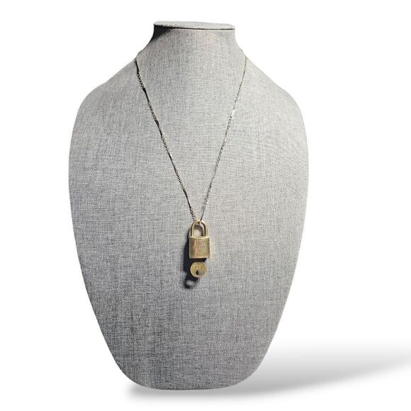 VINTAGE Louis Vuitton Lock & Key (# 204) on a Vintage Gold-tone Chain - Picture 10 of 15